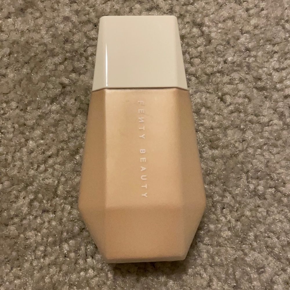 Fenty Beauty Eaze Drop Blurring Skin Tint